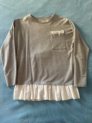 Sudadera gris con detalle de camisa
