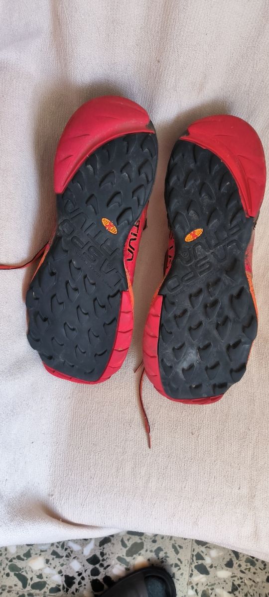 Zapatillas La Sportiva akashaNaranja/Rojo.