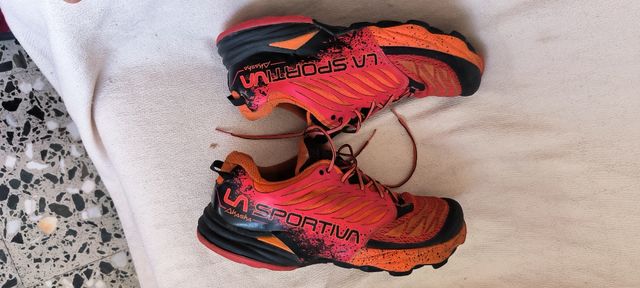 Zapatillas La Sportiva akashaNaranja/Rojo.