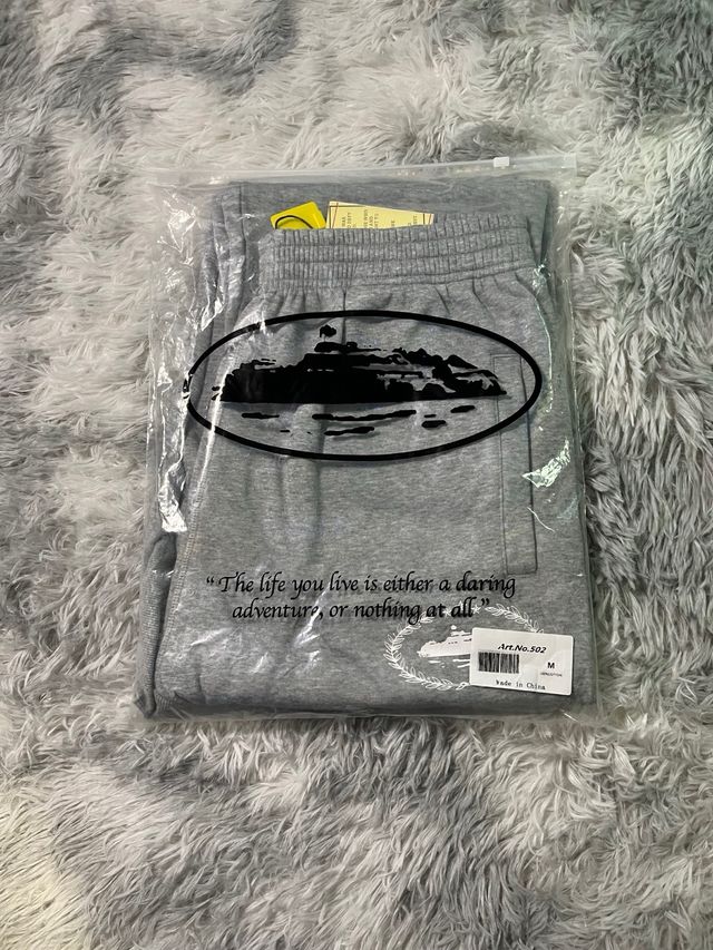 Pantalón Corteiz Gris