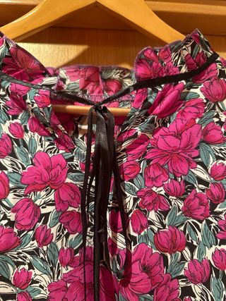 Camisa Shein floral rosa y verde