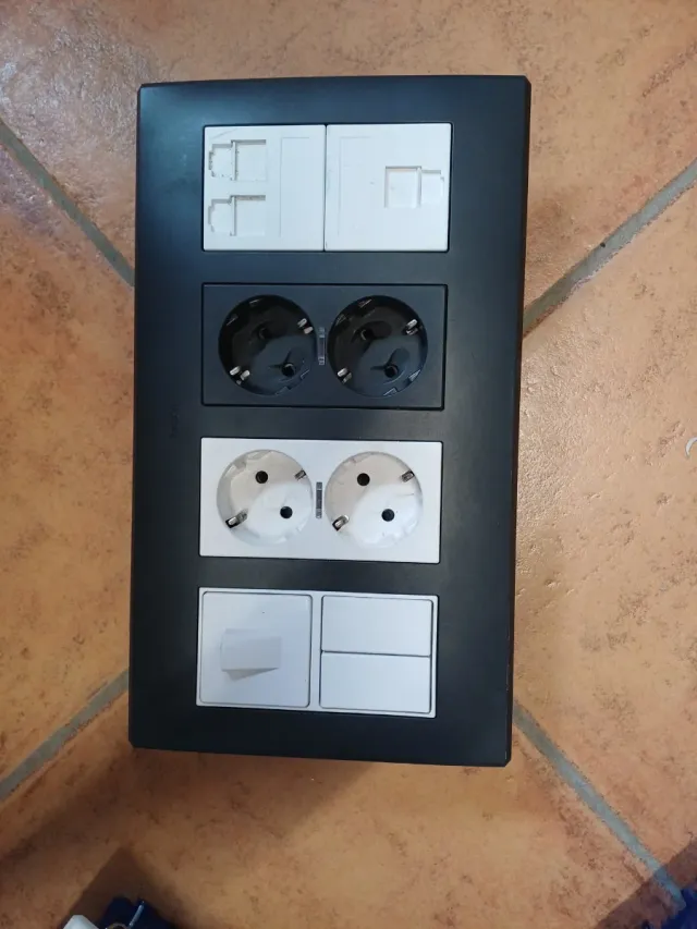 Puestonde trabajo SIMON para pared