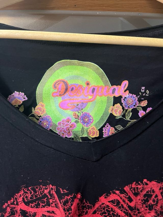 Camiseta Desigual Negra Corazón Rojo Talla M