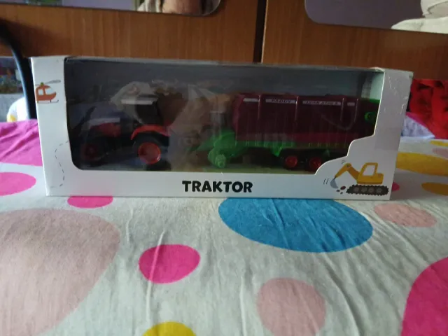Tractor y remolque de juguete