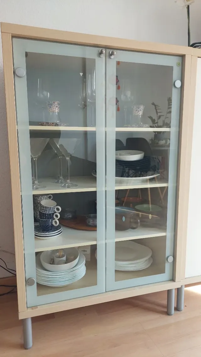 Mueble vitrina  madera y cristal