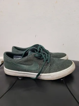 Lote de zapatillas Levi's,adidas, nike...