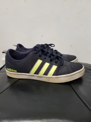 Lote de zapatillas Levi's,adidas, nike...