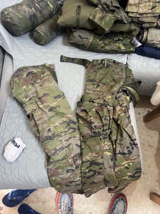 Pantalones de campaña militares
