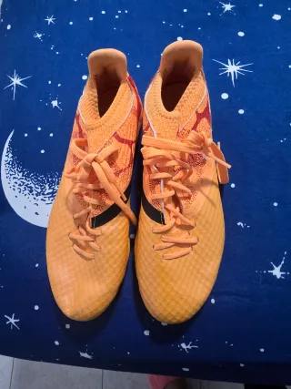 Botas de fútbol naranjas talla 39