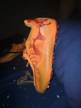 Botas de fútbol naranjas talla 39