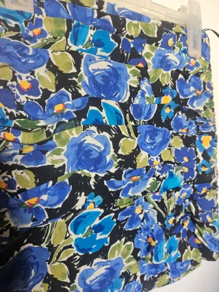 Falda Zara flores con fruncido