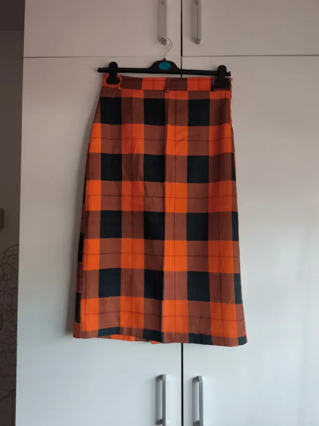 Falda larga cuadros naranja y negro