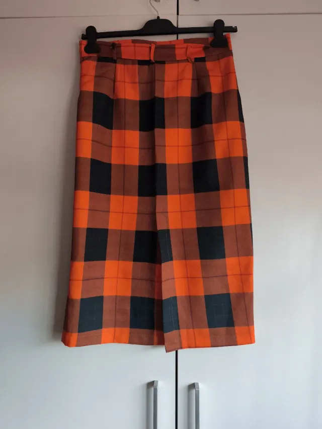Falda larga cuadros naranja y negro