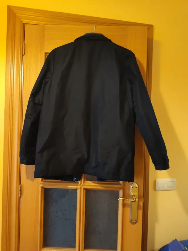 Cazadora acolchada hombre negra y azul