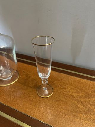 Set bottiglia e 7 bicchieri bordi d’orati 