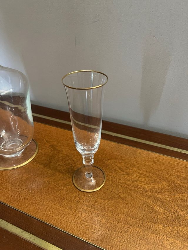 Set bottiglia e 7 bicchieri bordi d’orati 