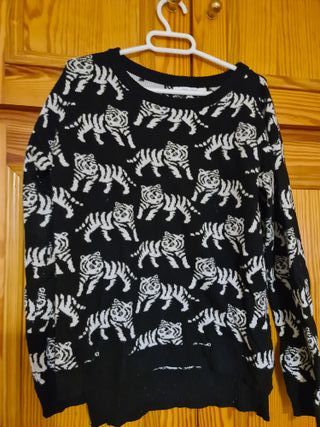 Jerseis con leones estampados en beige y negro