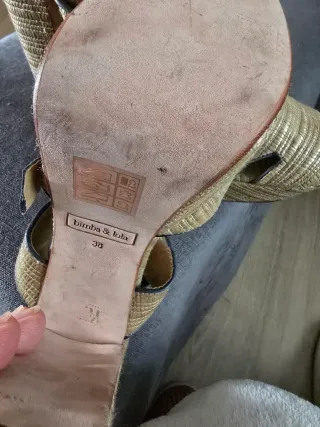 Zapatos Bimba y Lola Azul y Dorado