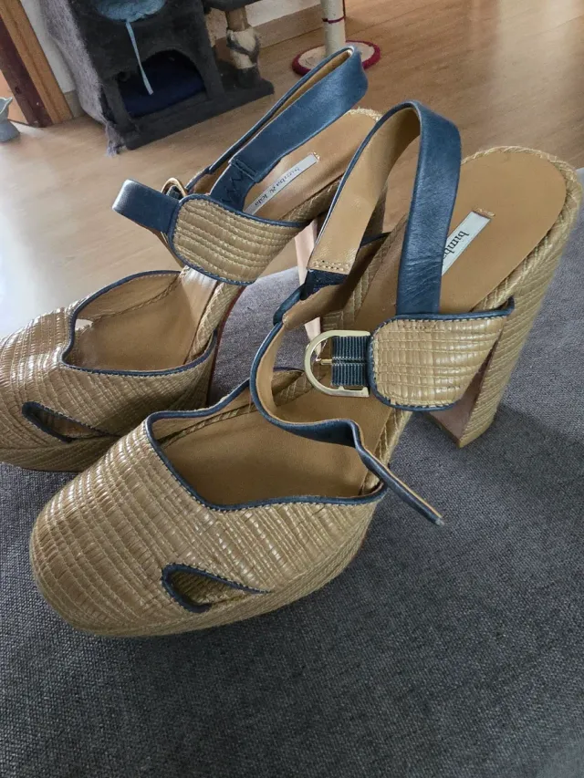 Zapatos Bimba y Lola Azul y Dorado