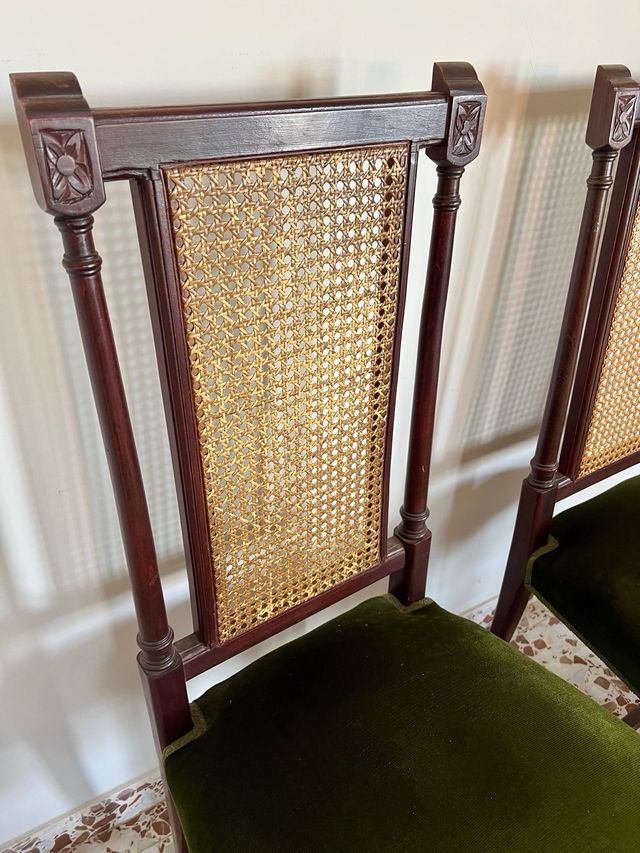 Sillas Madera clásicas .