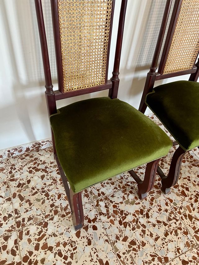 Sillas Madera clásicas .