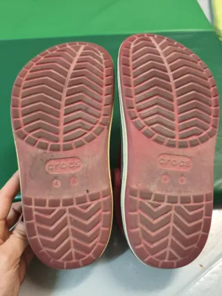Crocs niño rojos