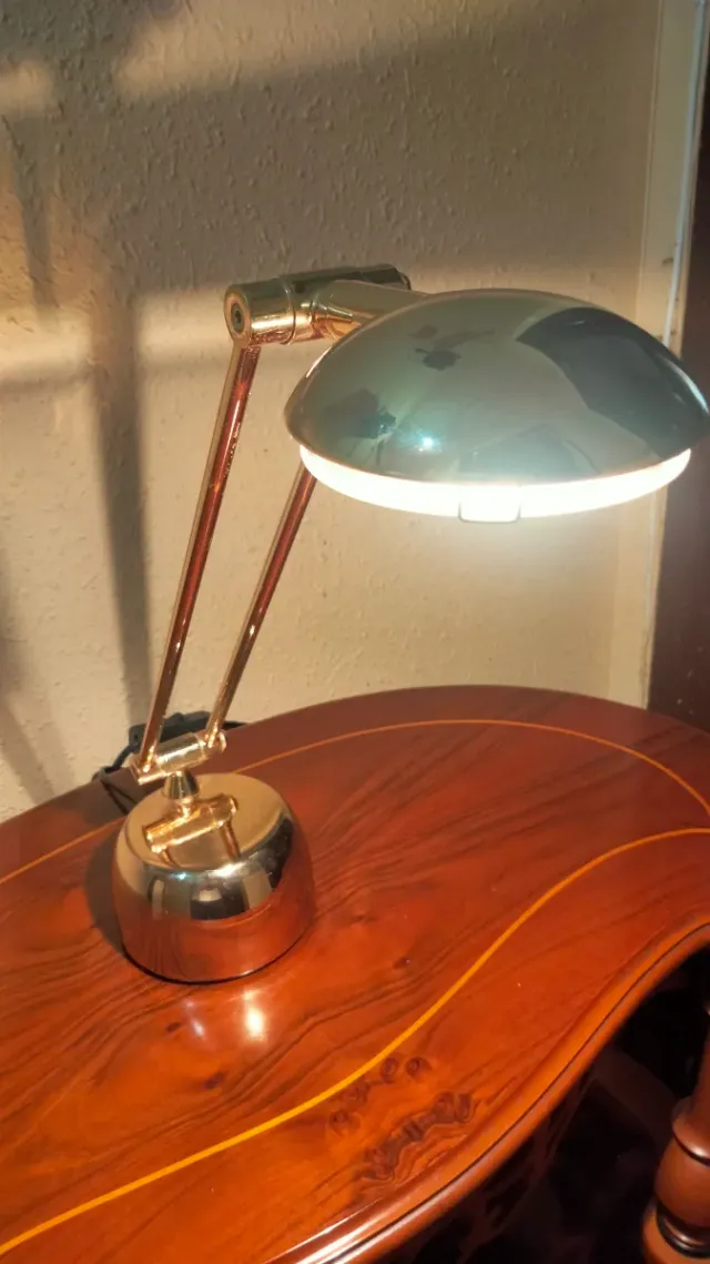 Lampada da tavolo per ufficio articolabile in stile classico