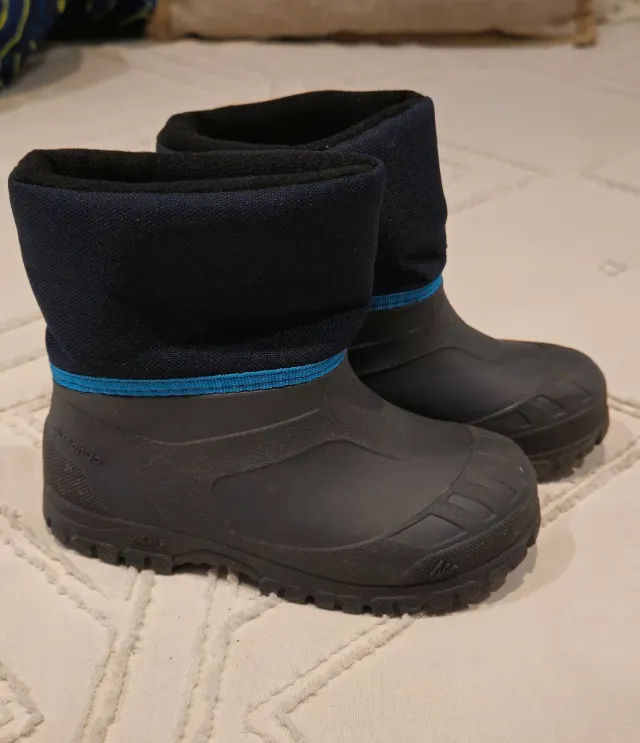 Botas nieve niño negras y azules. Talla 26/27