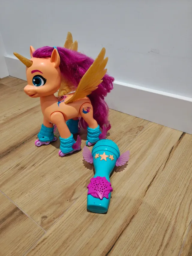 My Little Pony Sunny con Patines y Micrófono