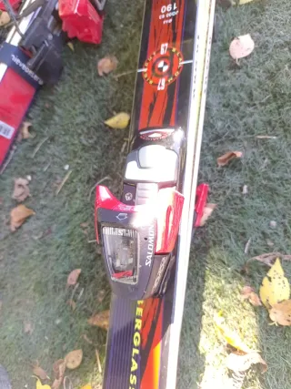 2 Esquís con fijaciones