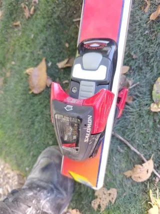 2 Esquís con fijaciones