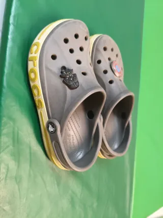 Crocs niño Talla 36/37 Gris