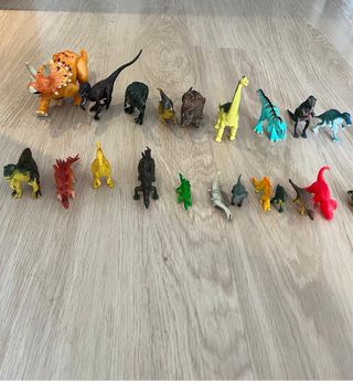 Figuras de dinosaurios variados