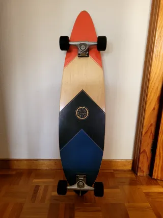 Longboard con diseño geométrico
