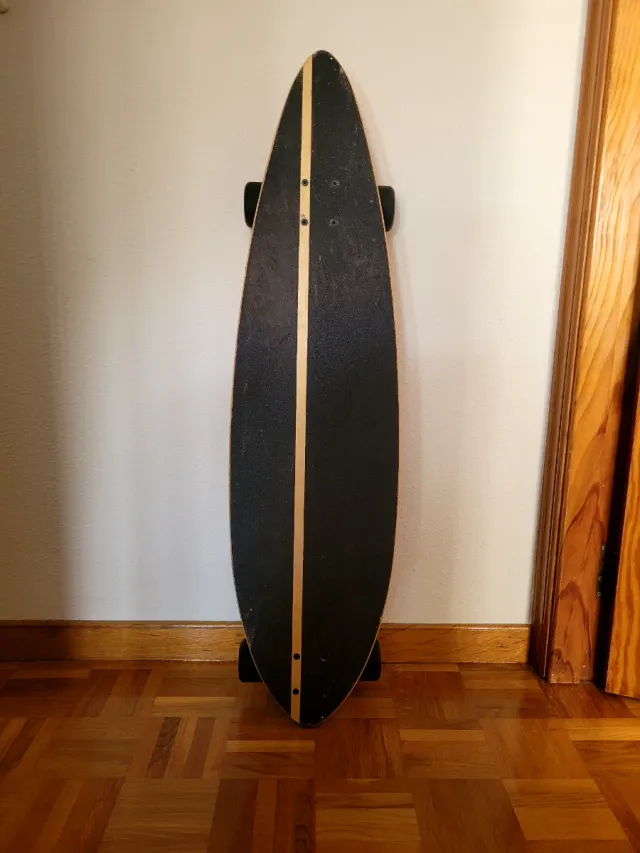 Longboard con diseño geométrico