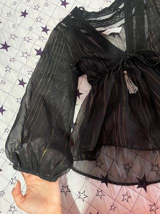 Blusa Zara Negra con Hilos Dorados Talla XS