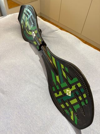 Monopatín Street Surfing The Wave