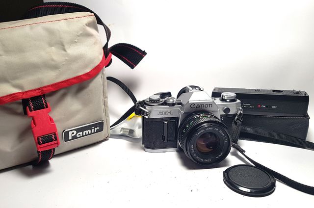 Canon AE-1 + Lente FD 50mm 1:1.8 + Accesorios