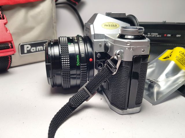 Canon AE-1 + Lente FD 50mm 1:1.8 + Accesorios