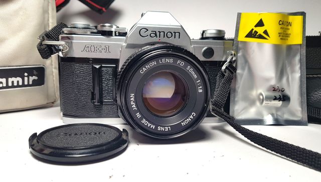 Canon AE-1 + Lente FD 50mm 1:1.8 + Accesorios