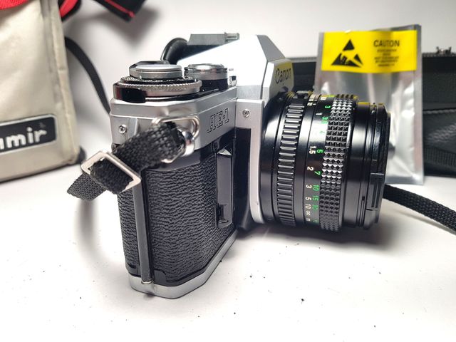 Canon AE-1 + Lente FD 50mm 1:1.8 + Accesorios
