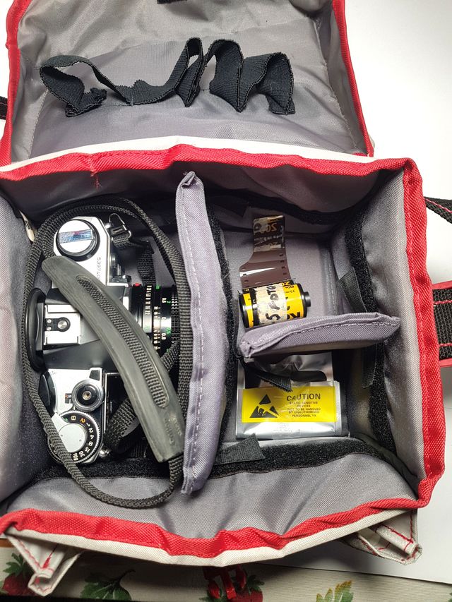 Canon AE-1 + Lente FD 50mm 1:1.8 + Accesorios