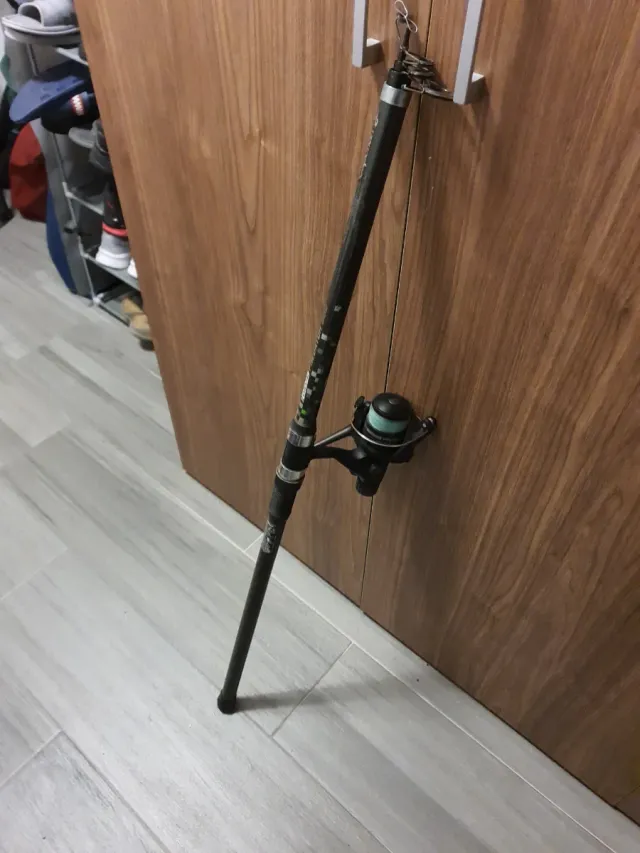 Caña de pescar con carrete Caprrian