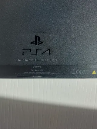 Consola Sony PS4 Negra con mando compatible