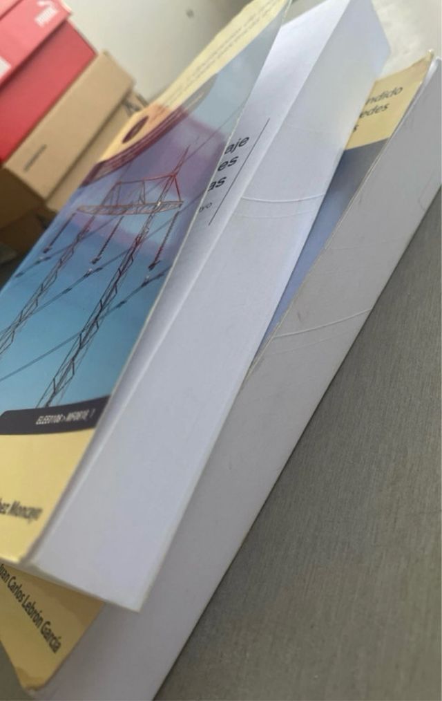 Operaciones de montaje de apoyos en redes elect...