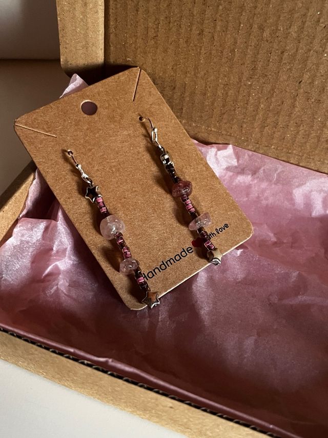 Pendientes artesanales en Rosa y chips cuarzo rosa