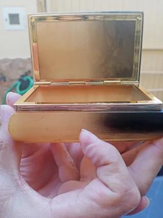 Joyero antiguo de mármol con flores