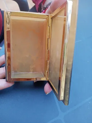 Joyero antiguo de mármol con flores