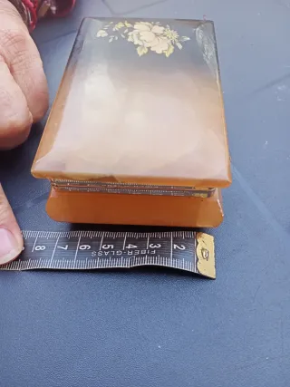 Joyero antiguo de mármol con flores