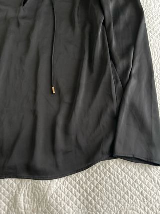 Blusa Mango Satén Negra Talla XL